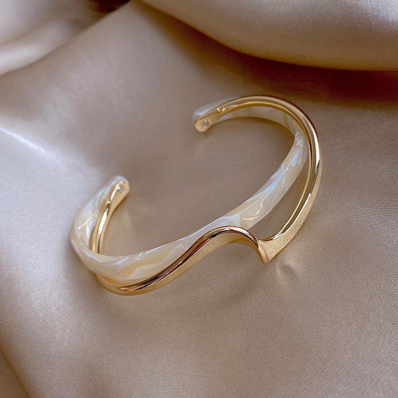 Curved Metal-Texture Bracelet