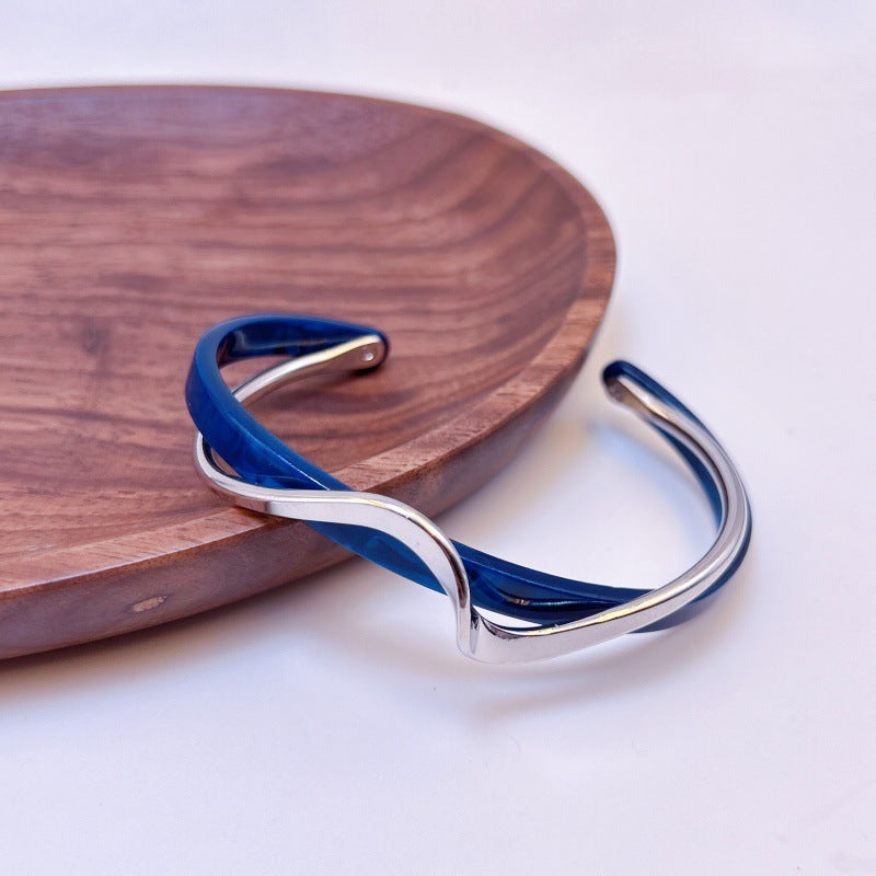 Curved Metal-Texture Bracelet