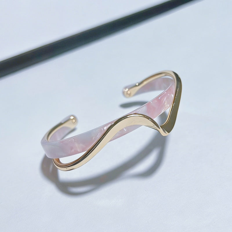 Curved Metal-Texture Bracelet
