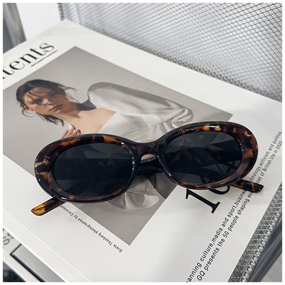 Curved-shaped sunglasses