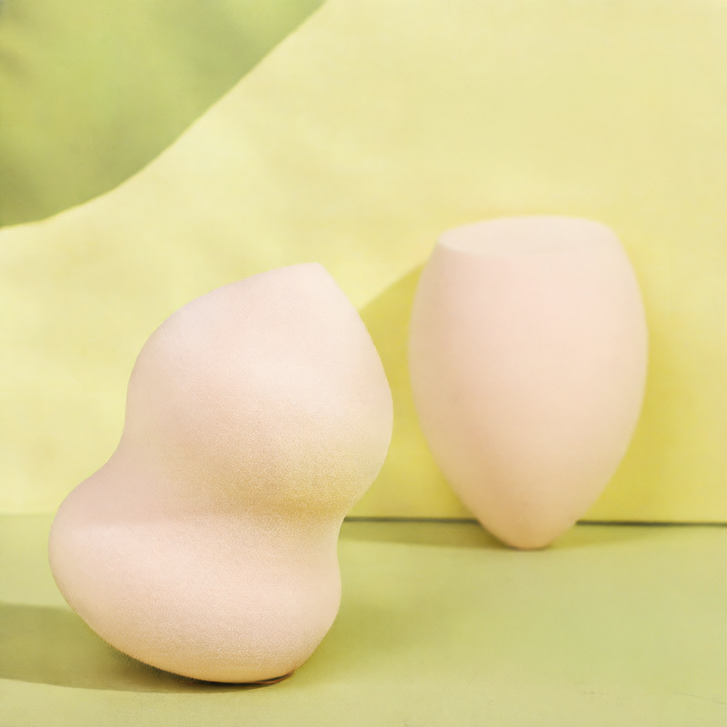 Cut a gourd diagonally into a cosmetic sponge powder puff