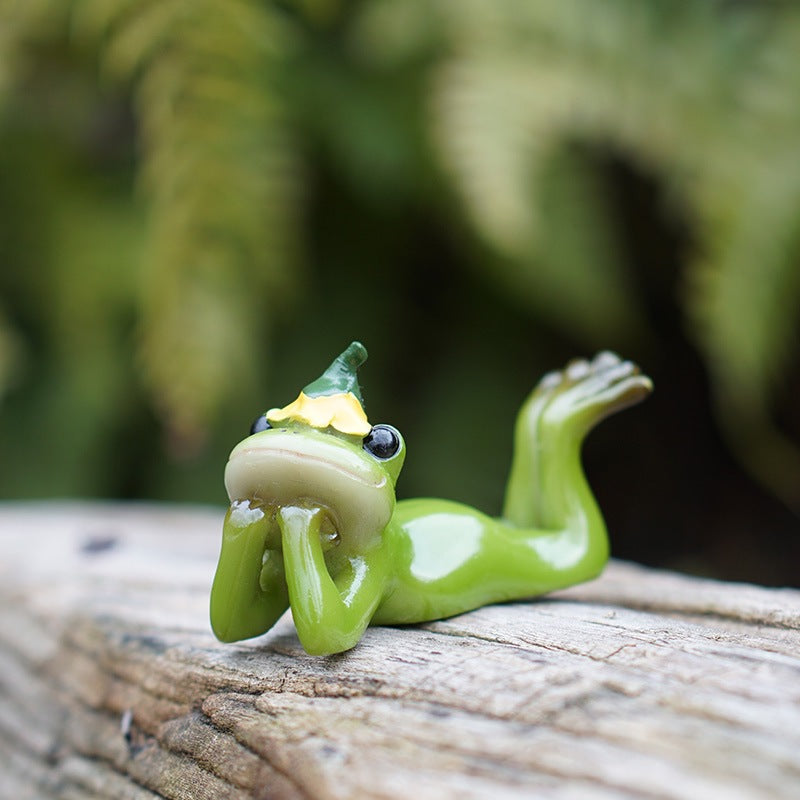 Cute Frog Resin Decorations for Desk and Garden