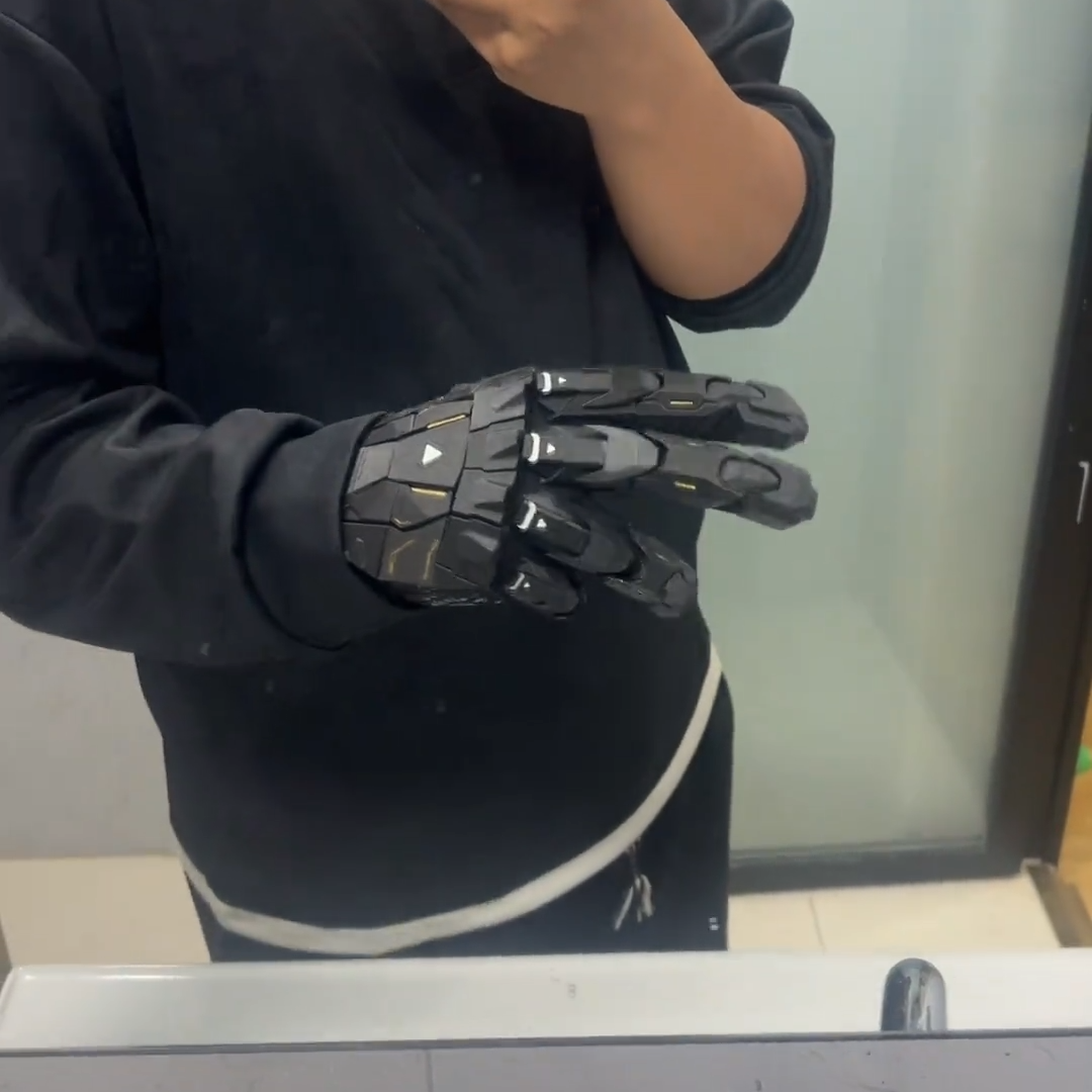 Cyberpunk Mecha Exoskeleton Gloves