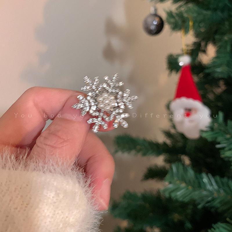 Crystal Snowflake Pearl Hair Clip – Sweet Winter Hair Accessory