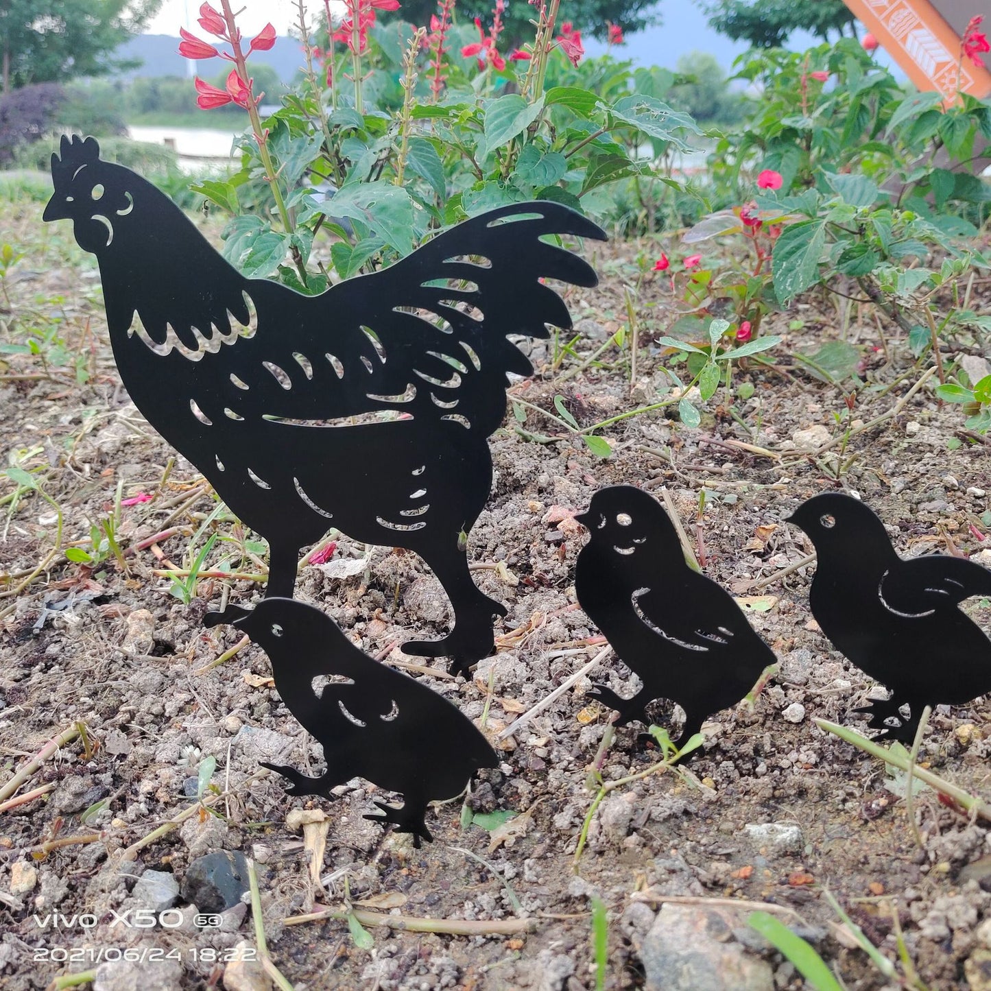Decorative Metal Hen Chick Garden Ornament