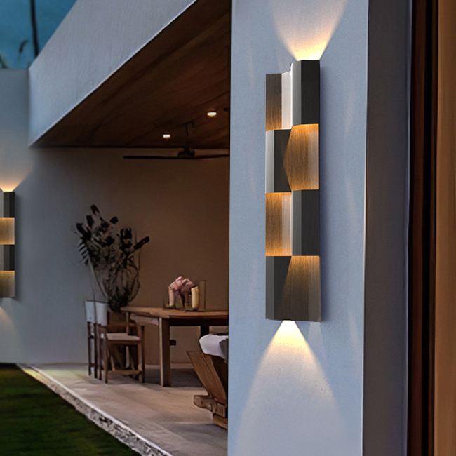 Decorative Solar LED Wall Light for Outdoor Use