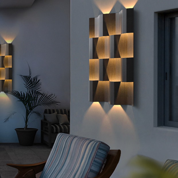 Decorative Solar LED Wall Light for Outdoor Use