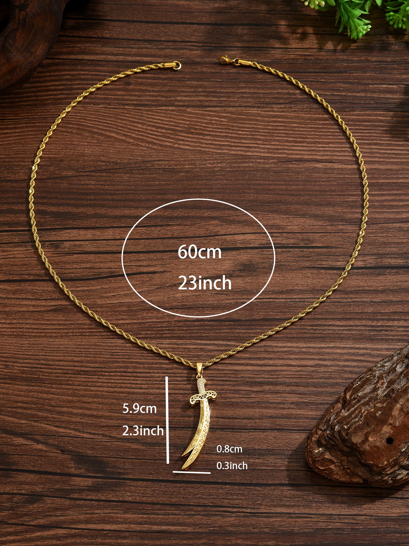 Delicate pendant necklace