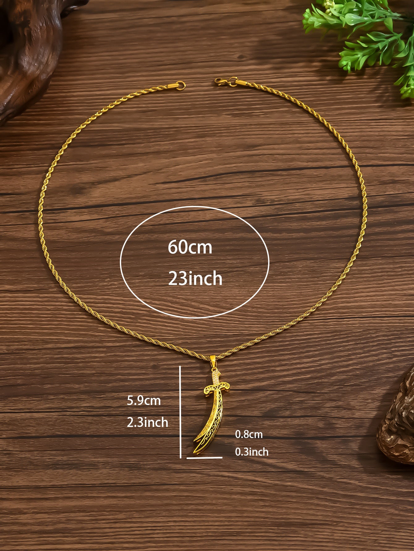 Delicate pendant necklace