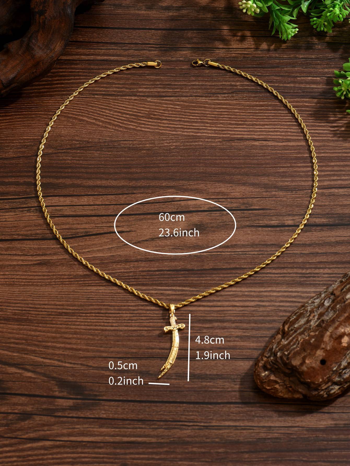 Delicate pendant necklace