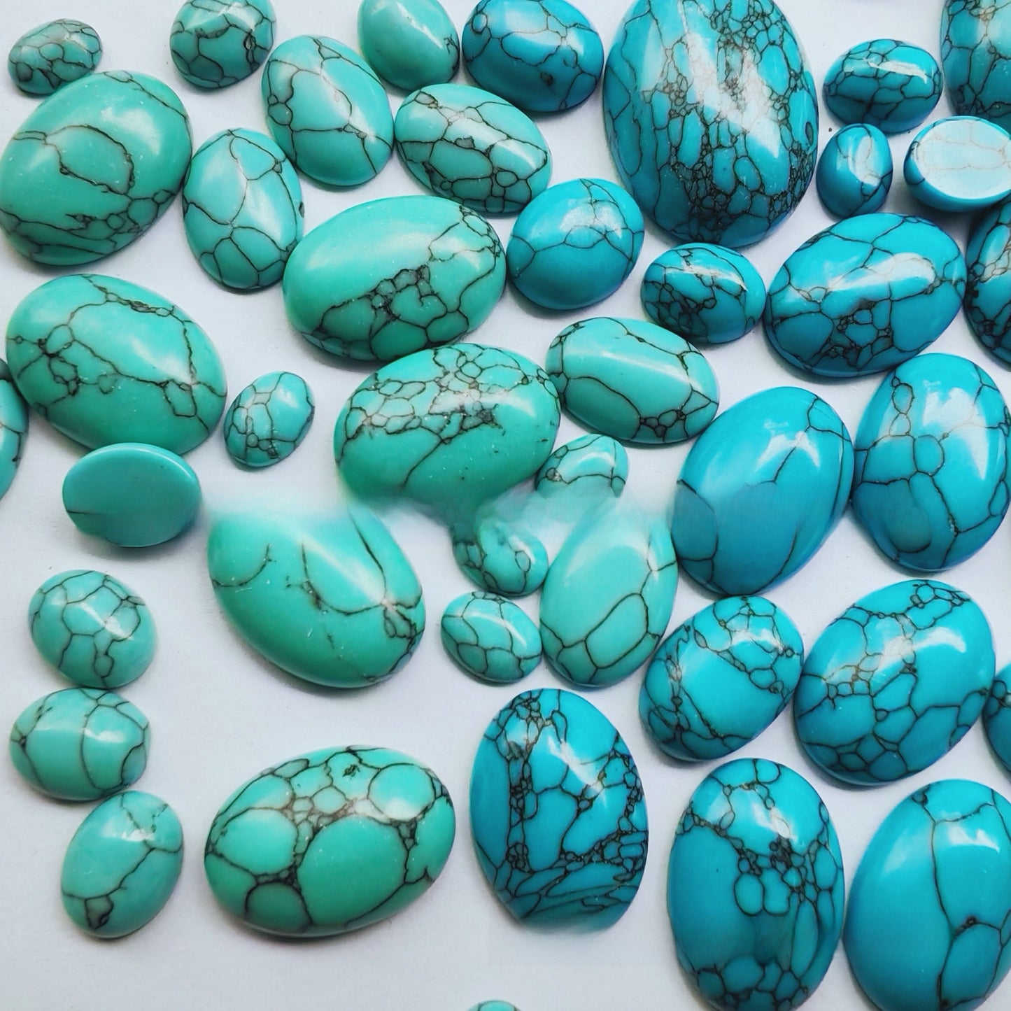 Denier-shaped blue pine turquoise oval ring surface
