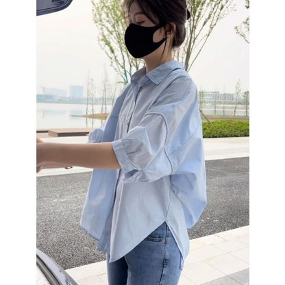 Design-inspired back-hole short-sleeved shirt