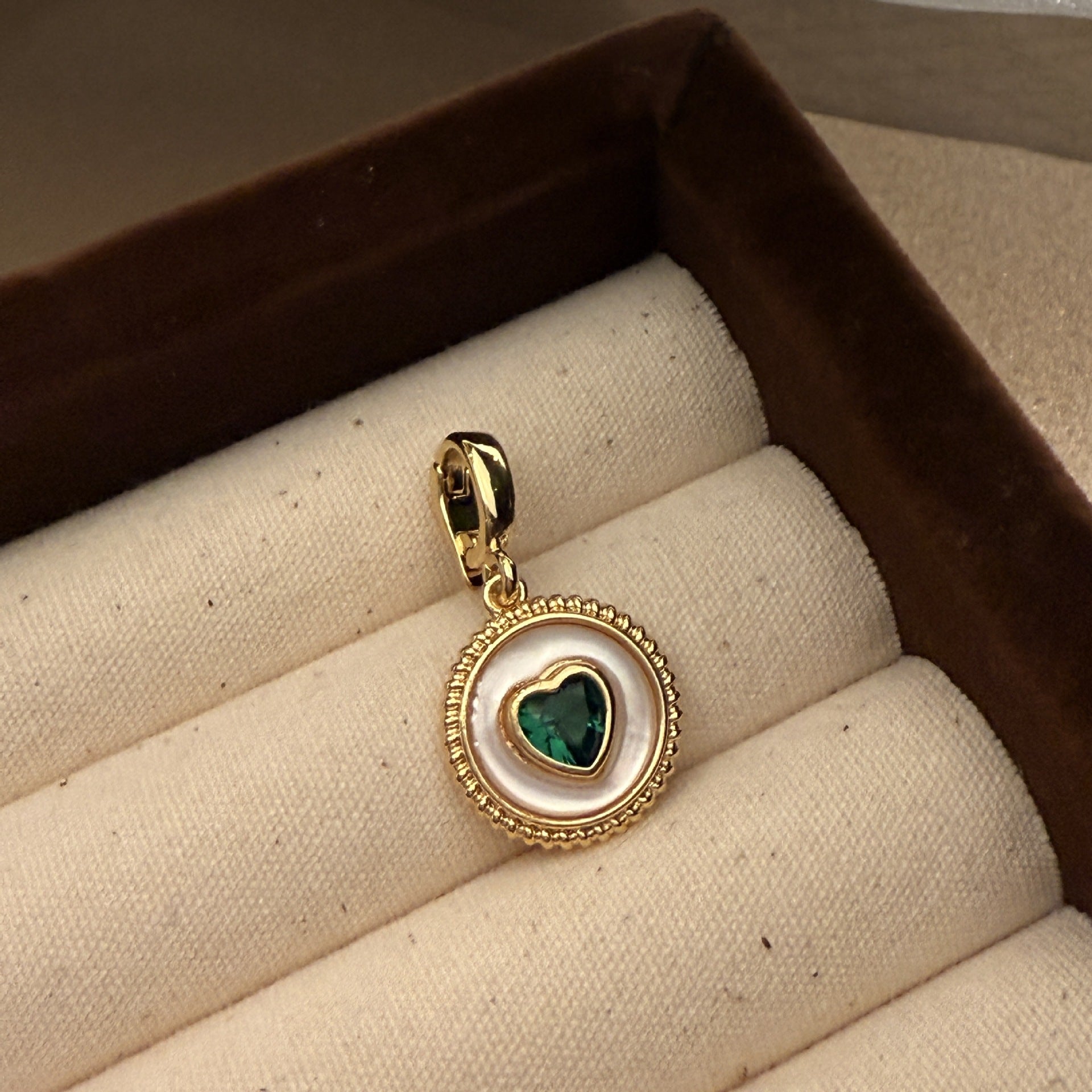 Detachable Pearl Necklace with Natural Stone Pendant