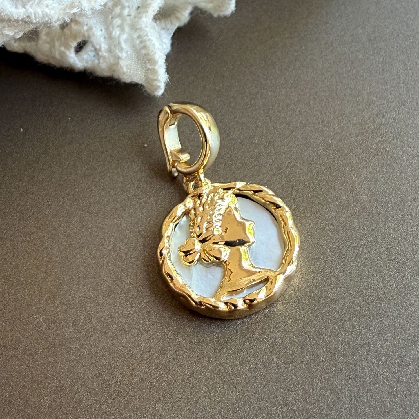 Detachable Pearl Necklace with Natural Stone Pendant