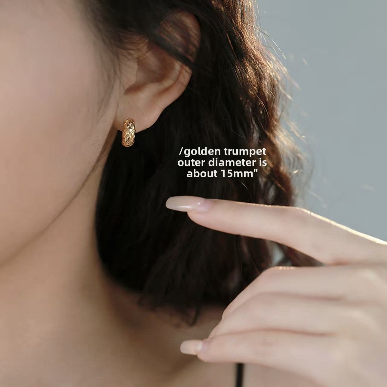 Diamond-pattern hoop earrings