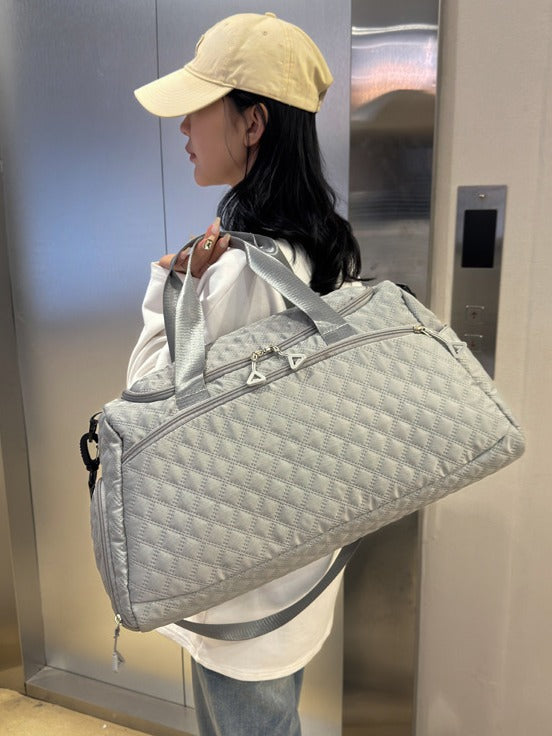 Diamond-shaped large-capacity fitness bag for exercise