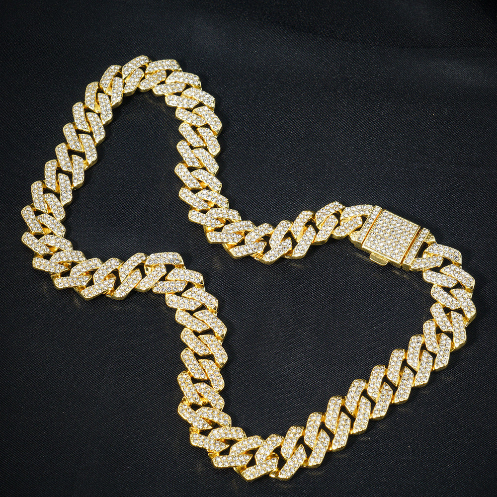 Diamond-shaped necklace