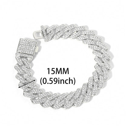 Diamond-shaped necklace