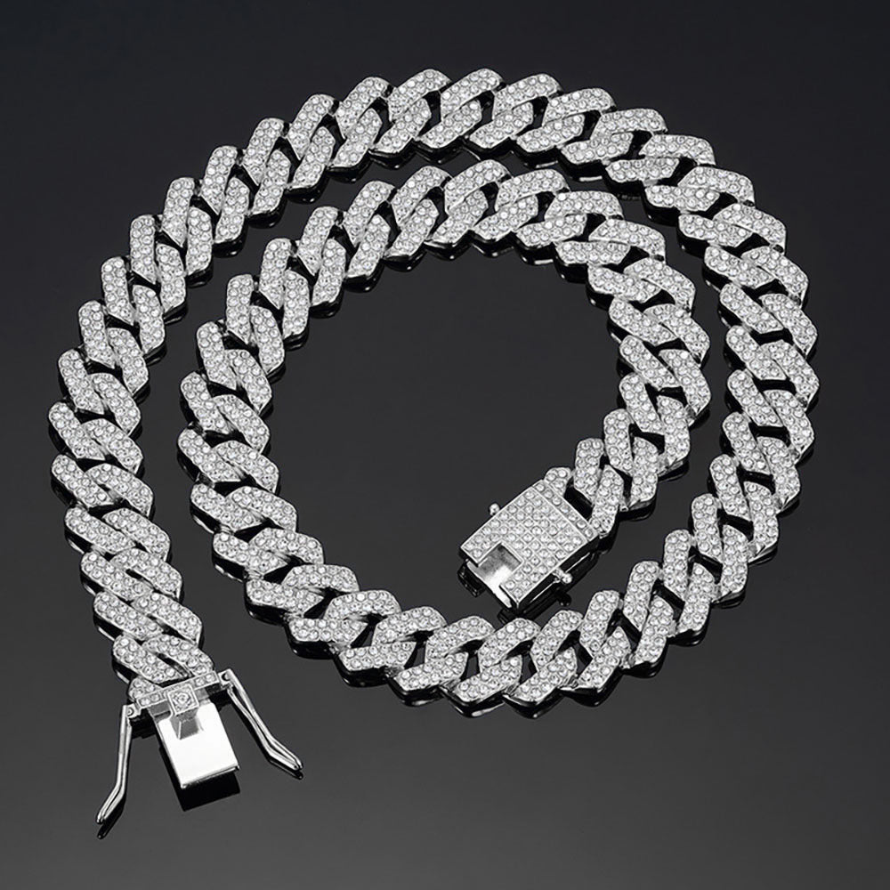 Diamond-shaped necklace