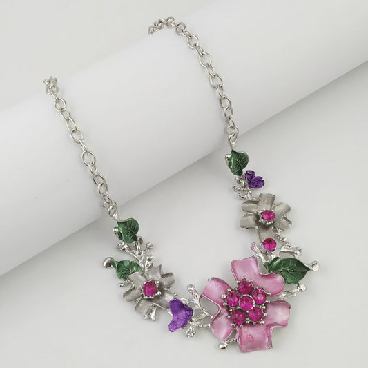 Diamond-studded necklace set accessory