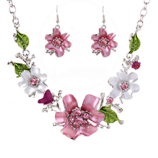 Diamond-studded necklace set accessory