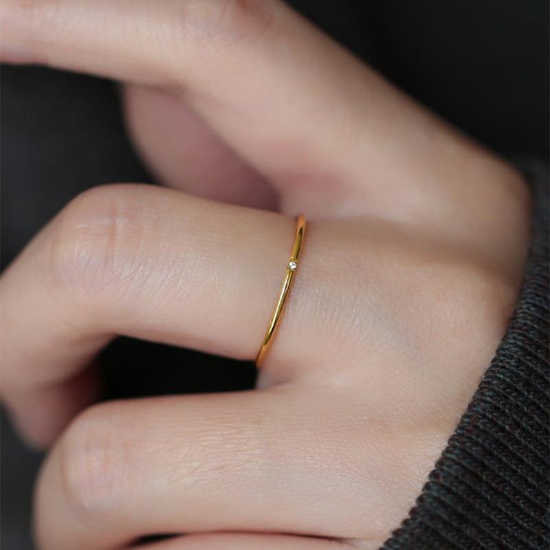 Diamond-studded ring