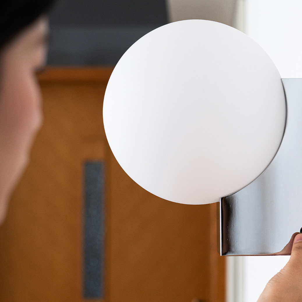 Dimmable wall lamp