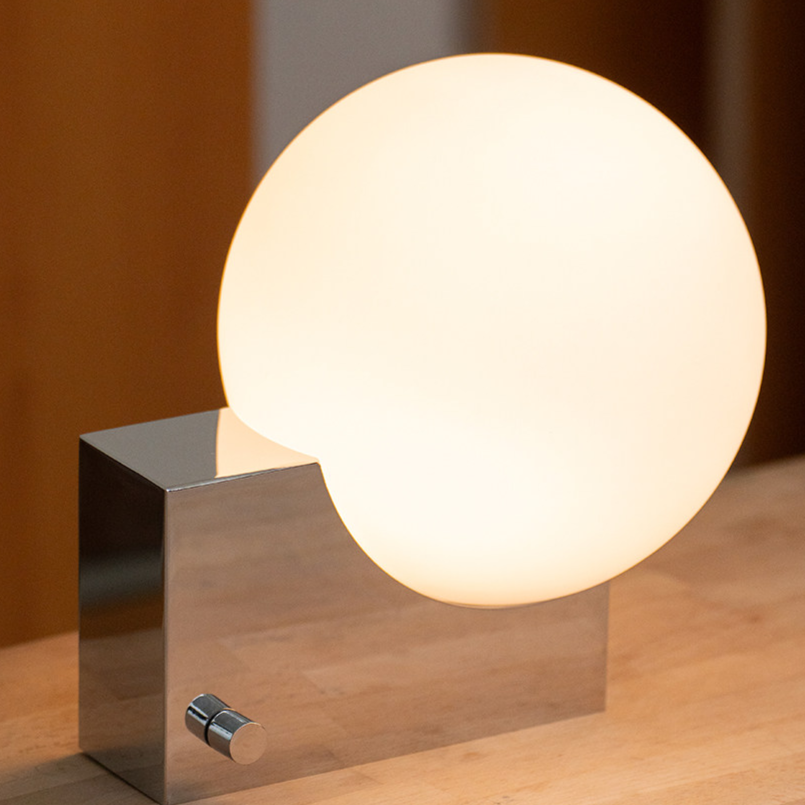 Dimmable wall lamp