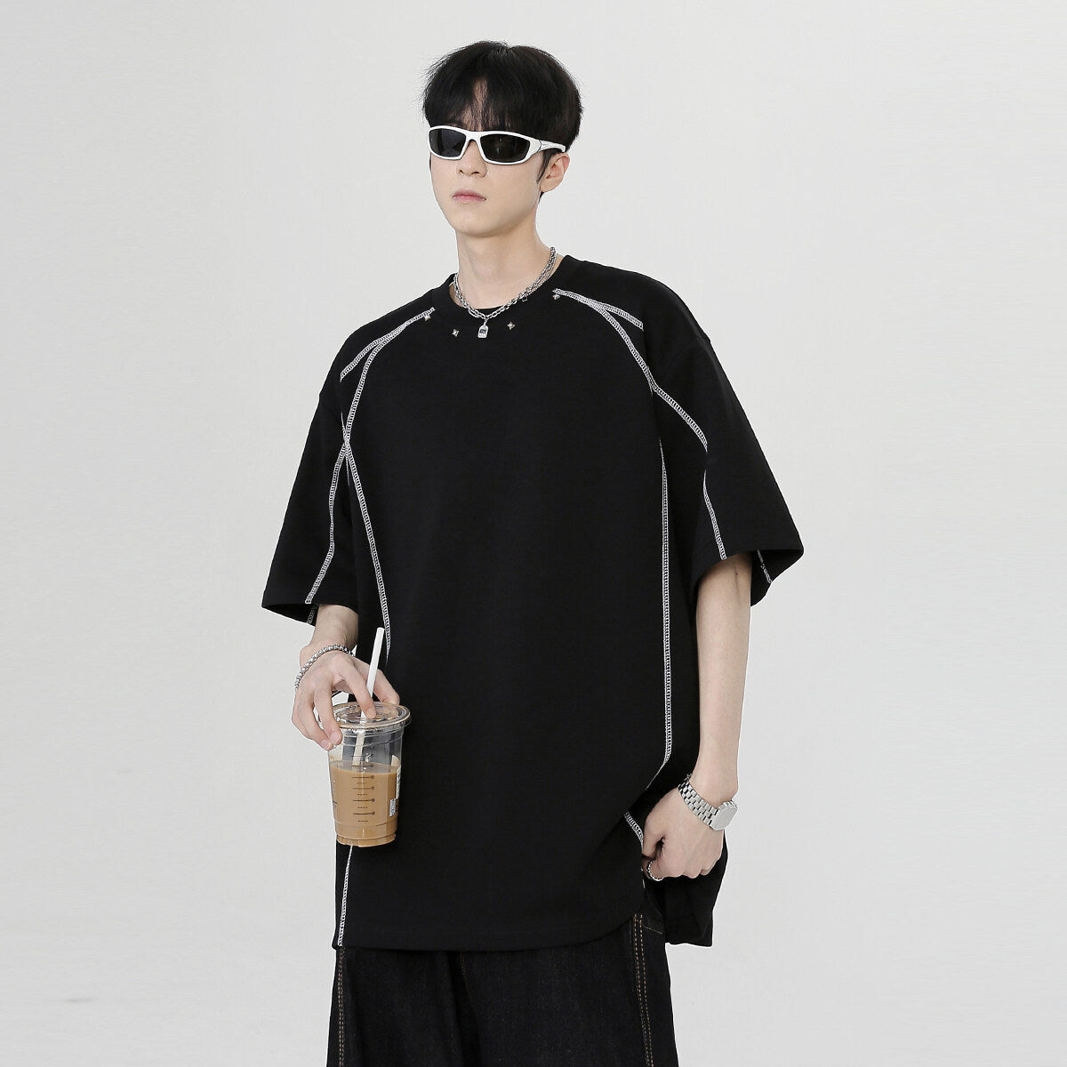 Disassembled and pieced together short-sleeved shirt