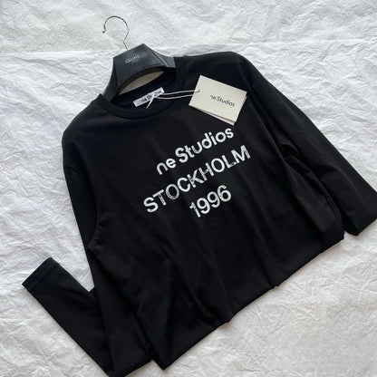 Distressed letter long-sleeved T-shirt
