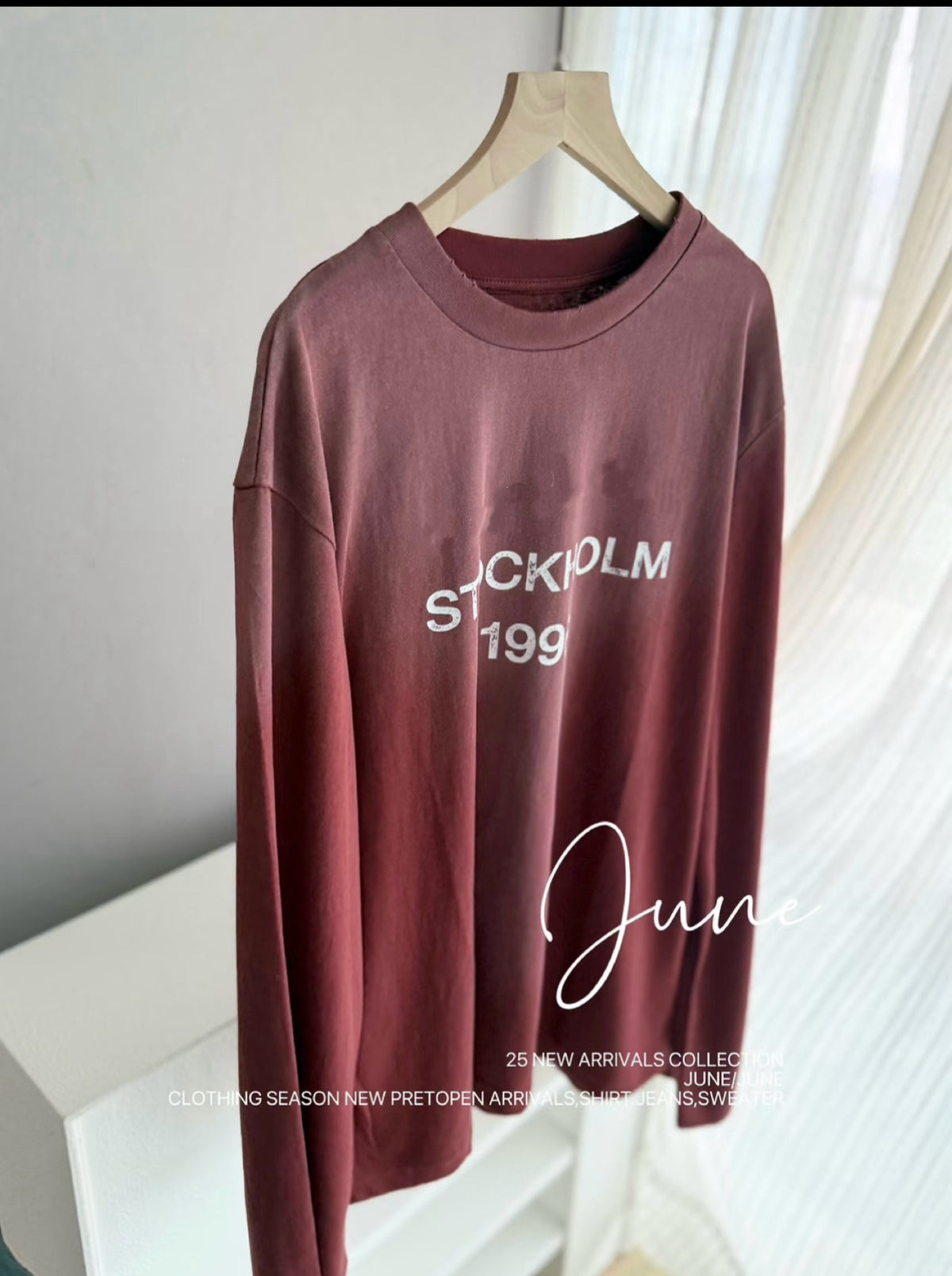 Distressed letter long-sleeved T-shirt