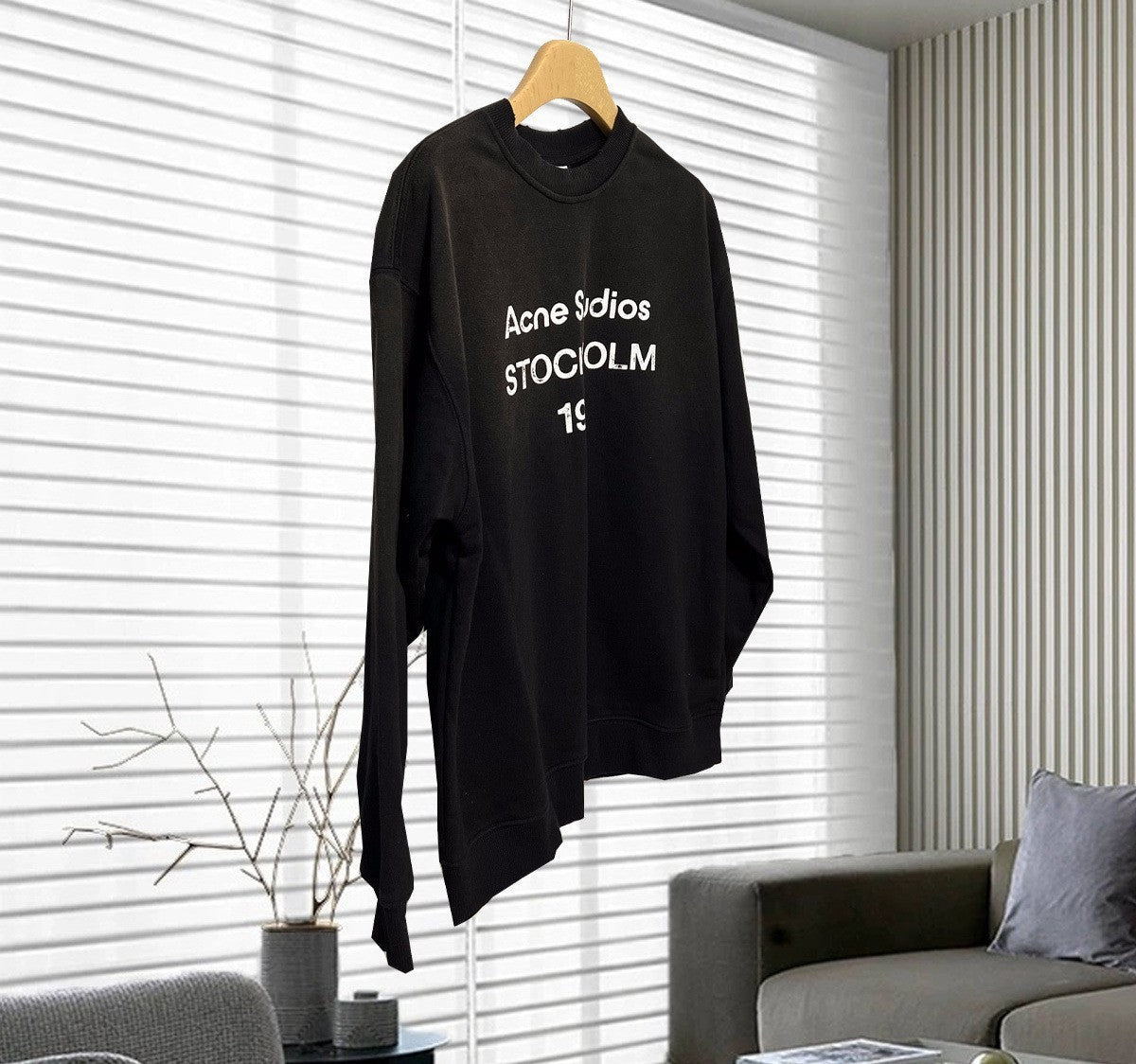 Distressed letter long-sleeved T-shirt