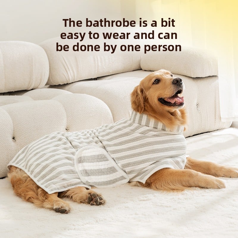 Dog bathrobe with thick padding and quick-drying property