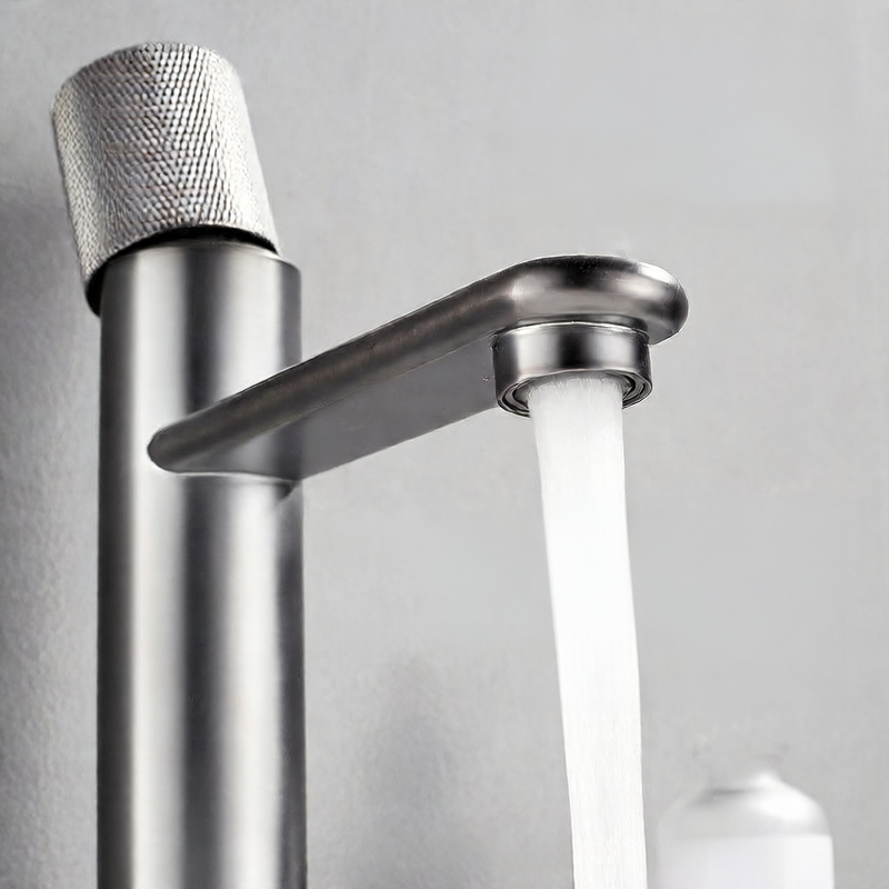 Double Handle Bathroom Sink Faucet with Ceramic Valve