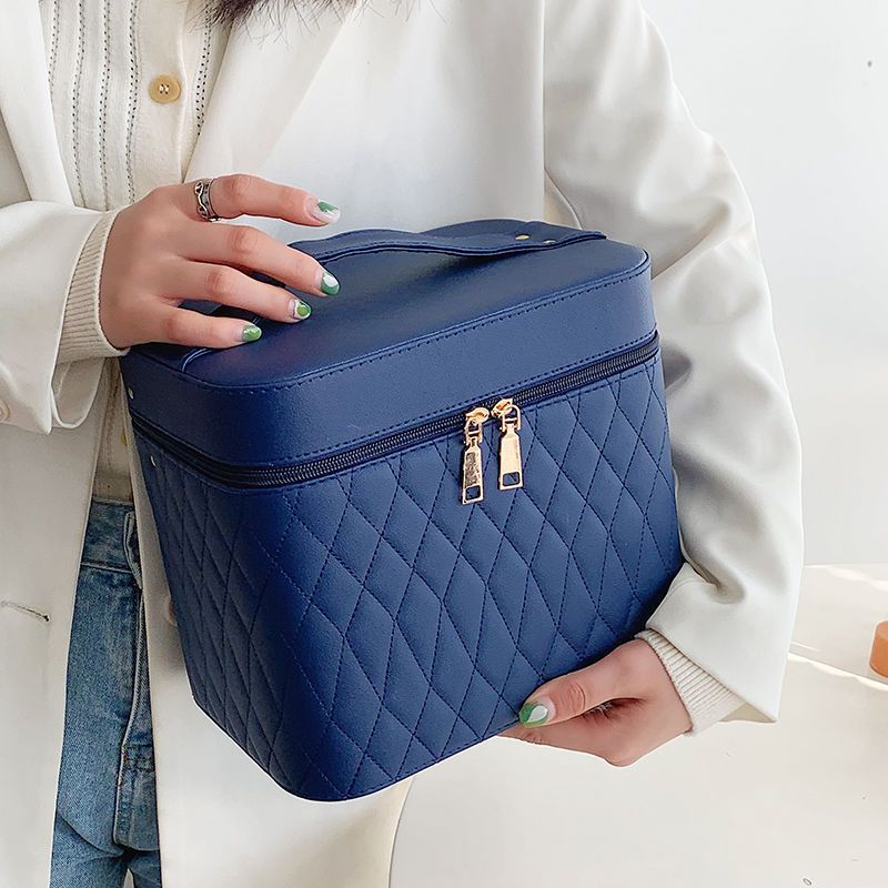 Double-layer cosmetic storage box