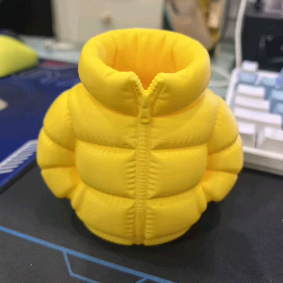 Down Jacket Pen Holder