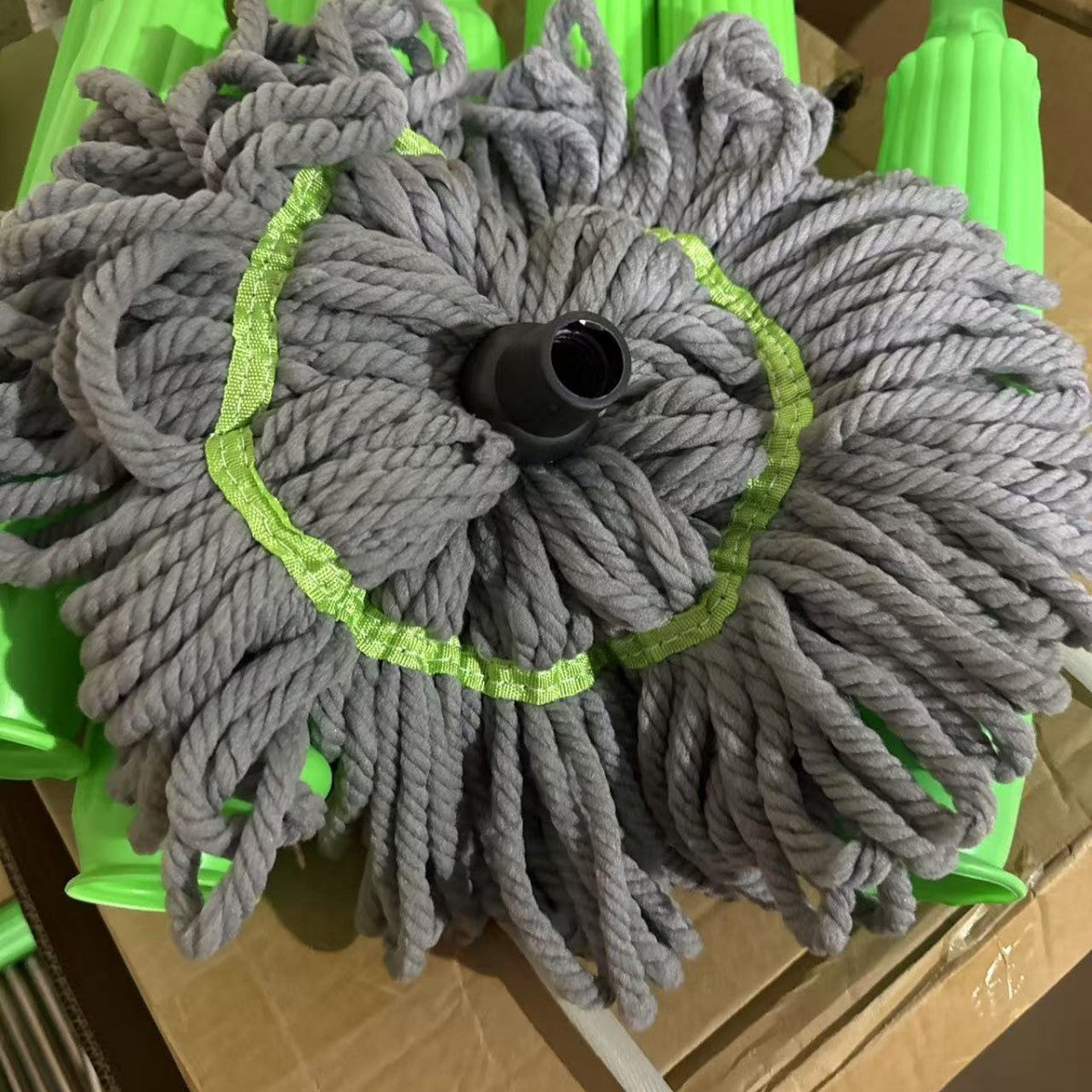 Dual-purpose dry and wet broom