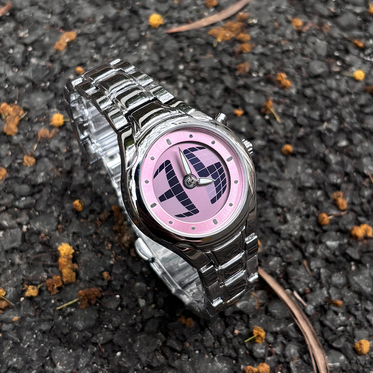 Dynamic circular men's watch