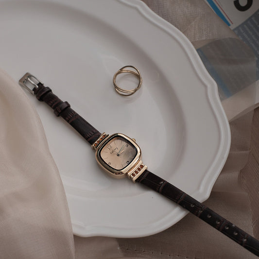 Retro-Style Womens Watch with Minimalist Square Dial