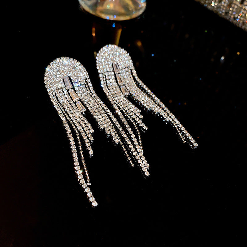 Earrings with a light luxury and high-end feel for women