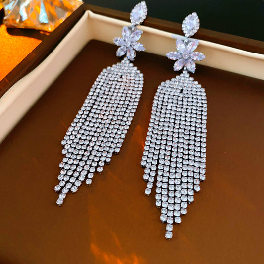 Earrings with a light luxury and high-end feel for women