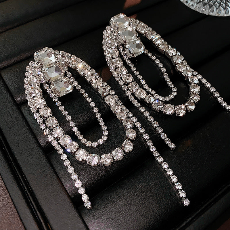 Earrings with a light luxury and high-end feel for women