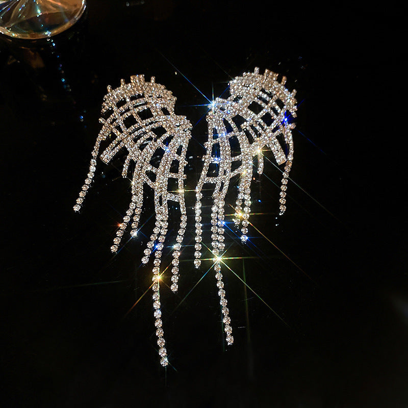 Earrings with a light luxury and high-end feel for women