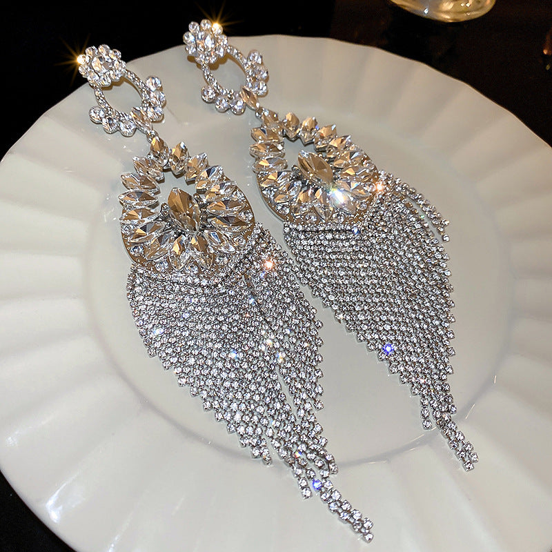Earrings with a light luxury and high-end feel for women