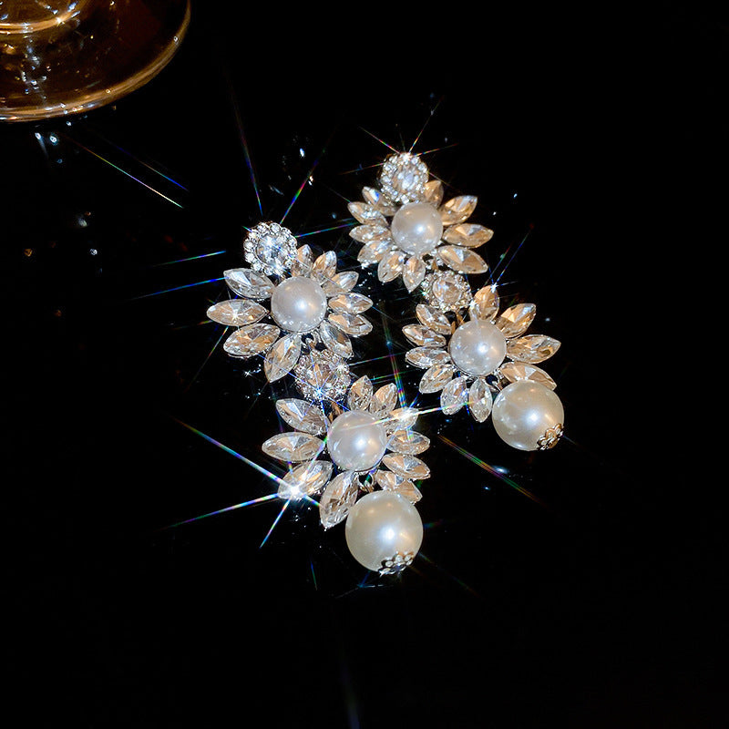 Earrings with a light luxury and high-end feel for women