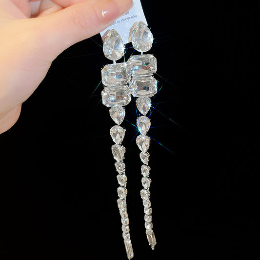 Earrings with a light luxury and high-end feel for women