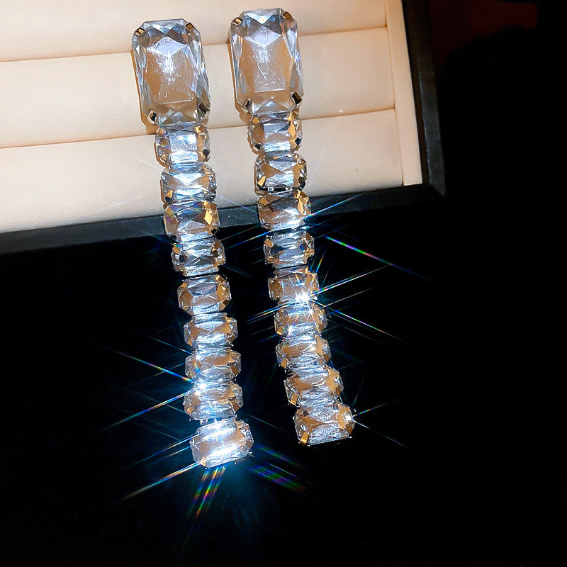 Earrings with a light luxury and high-end feel for women
