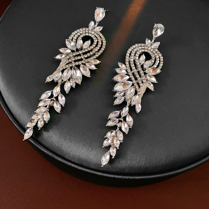 Earrings with a light luxury and high-end feel for women