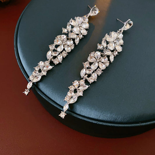 Earrings with a light luxury and high-end feel for women