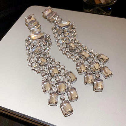 Earrings with a light luxury and high-end feel for women